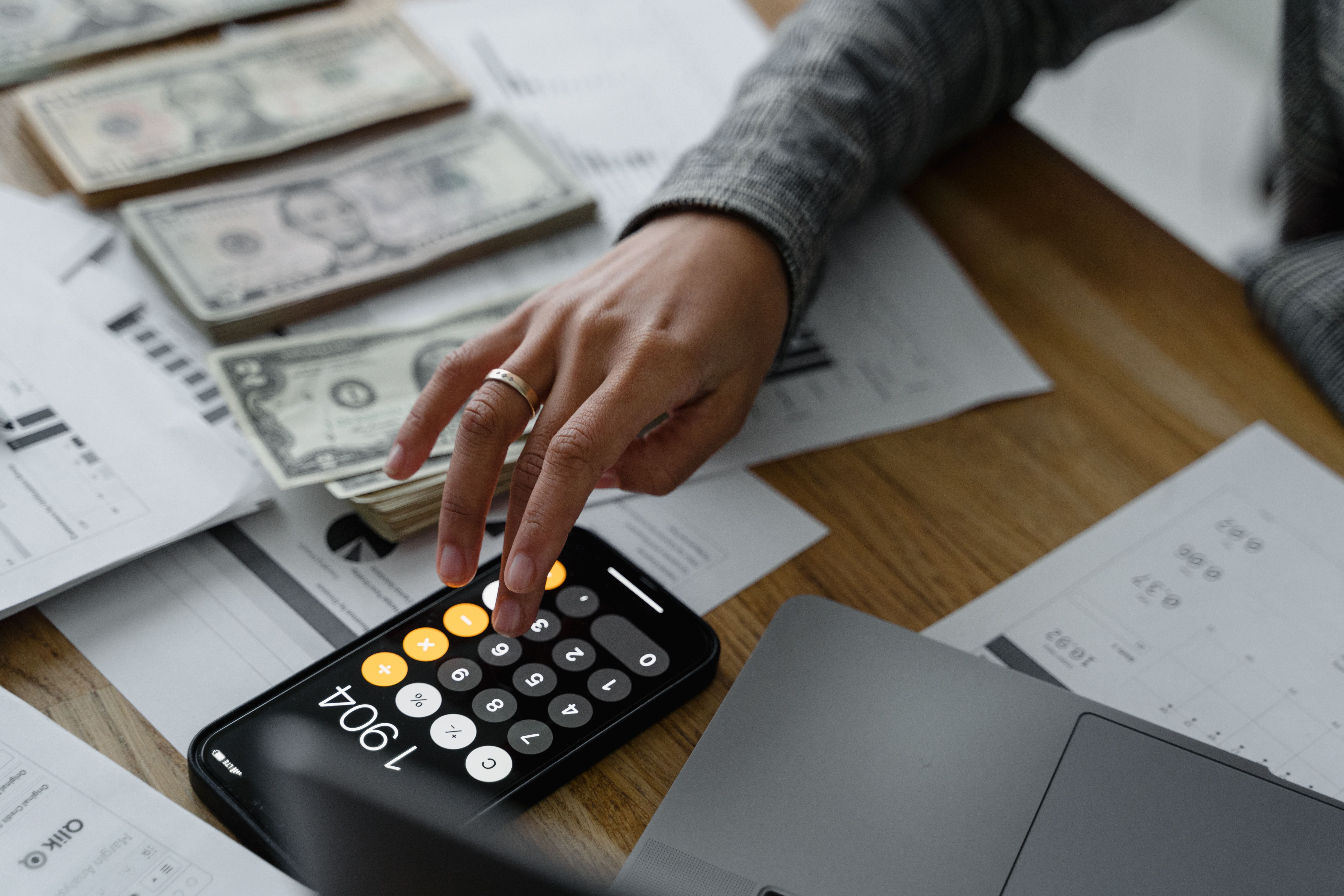 How to Track Subscriptions and Find Hidden Savings